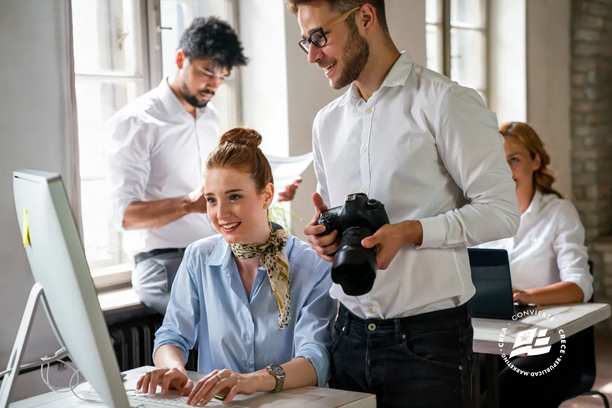 chicos emprendiendo en startup con marketing de contenidos